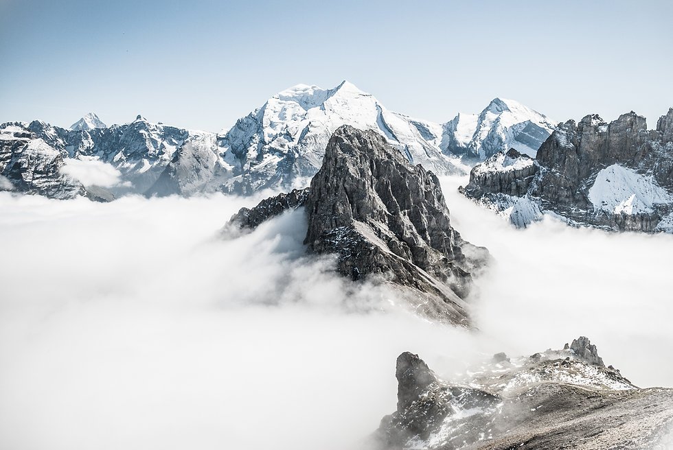 Montañas en la niebla